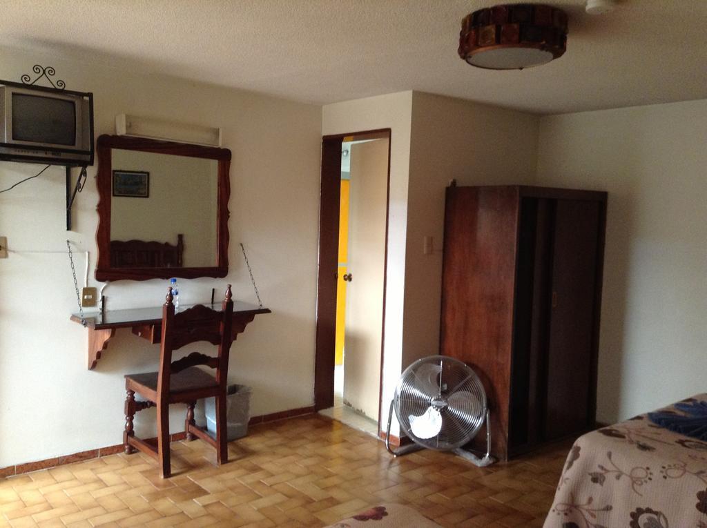 Hotel Atilanos Morelia Buitenkant foto